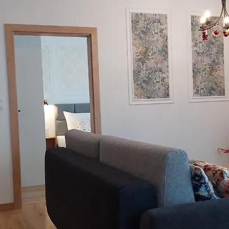 Przy Stoku Pod Lasem I Z Tarasem - Powrócisz Tu Hillside